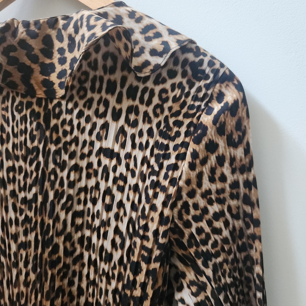 🔥SOLD🔥 Laura Scott Leopard Print Pleated Stretch Button Up Blouse Size Large - Picture 9 of 9